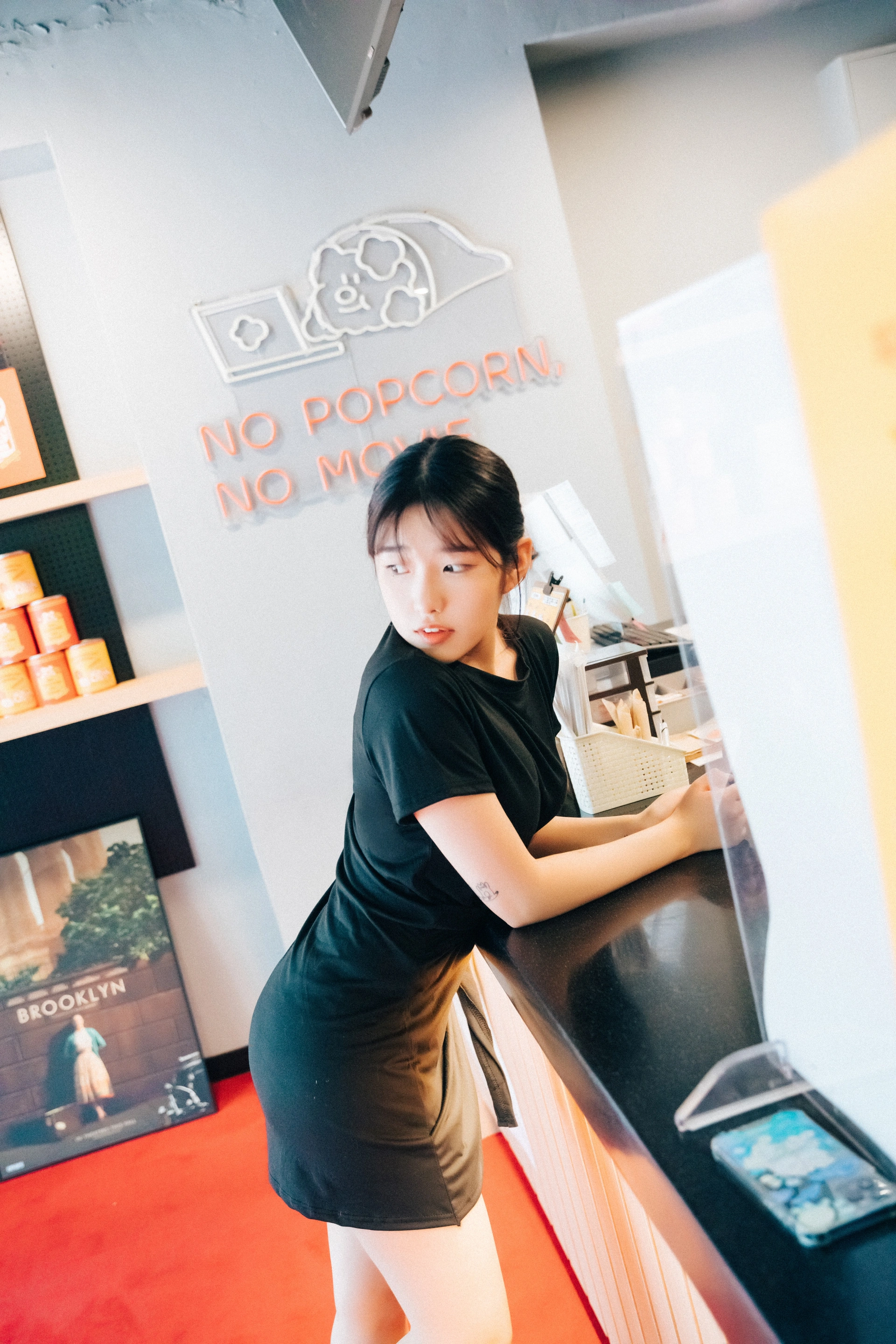 Sonson(손손) – NO.037 Loozy-Cinema Girl 2